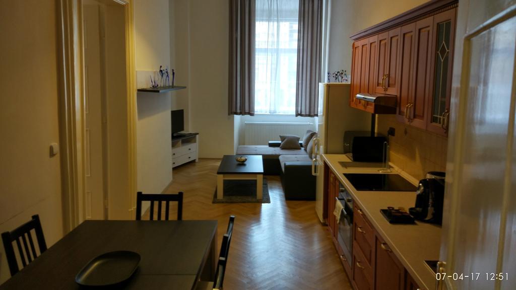 Apartments Tynska 7 Прага Екстер'єр фото