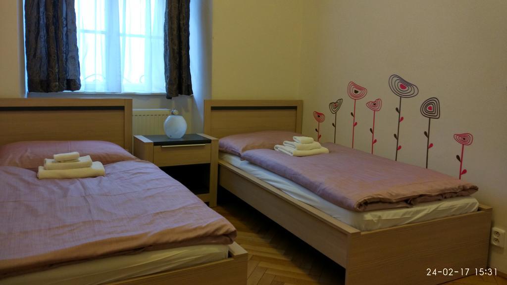 Apartments Tynska 7 Прага Екстер'єр фото