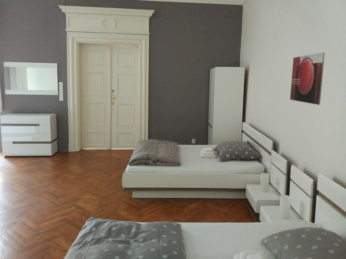 Apartments Tynska 7 Прага Екстер'єр фото