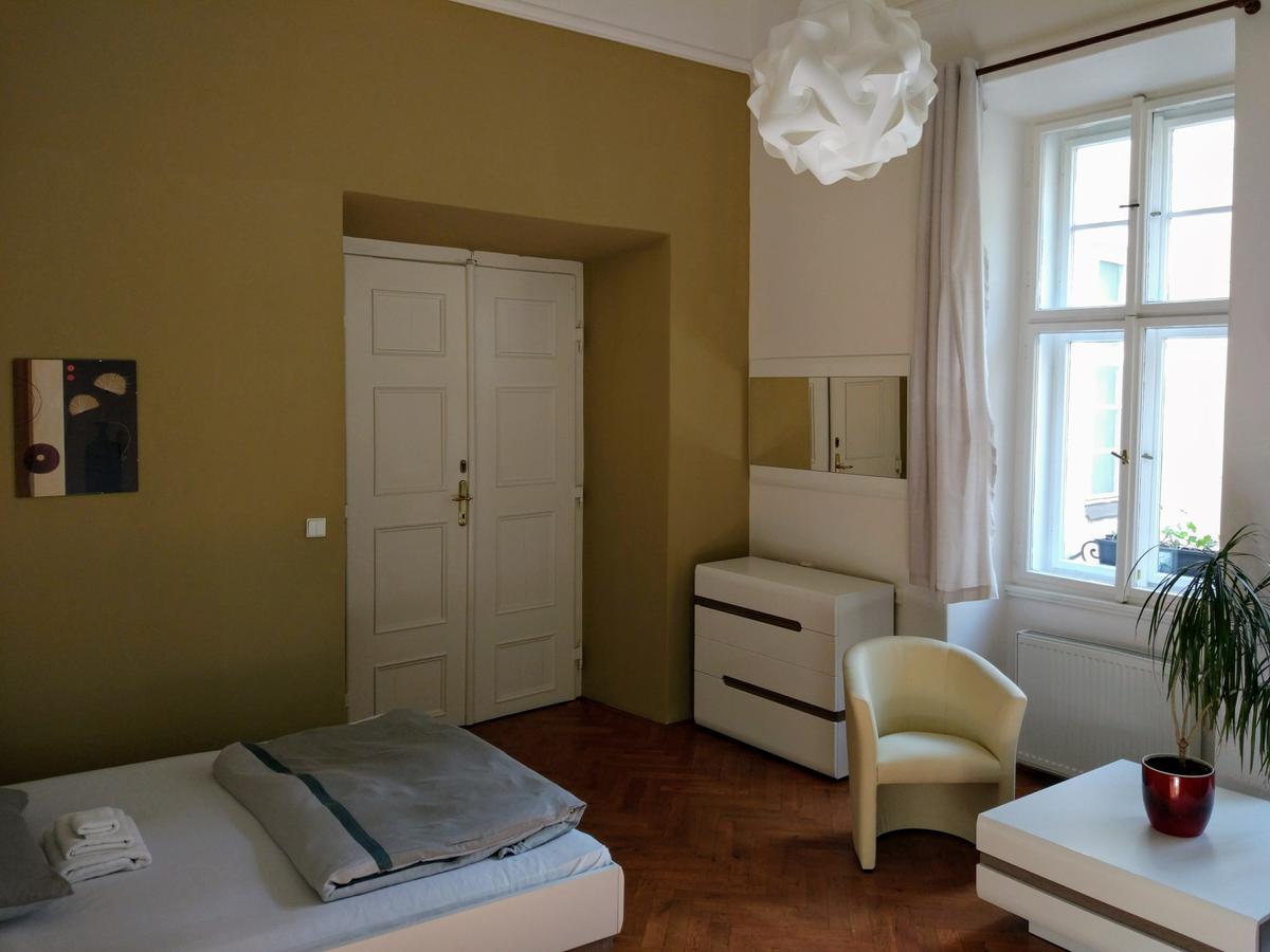 Apartments Tynska 7 Прага Екстер'єр фото